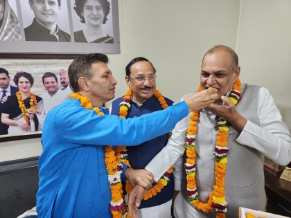 Amid BJP 'Switch' Rumours, Kamal Nath Congratulates Congress's Ashok Singh On Securing RS Seat From MP | बीजेपी में जाने की अफवाह के बीच कमलनाथ ने मप्र से राज्यसभा सीट हासिल करने पर कांग्रेस के अशोक सिंह को दी बधाई