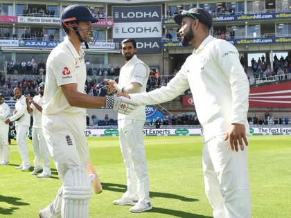 Alastair Cook receives a guard of honour from India team in his Farewell Test | Ind vs ENG: एलेस्टेयर कुक को 'विदाई टेस्ट' में टीम इंडिया ने यूं दिया सम्मान, कुक ने रचा नया इतिहास