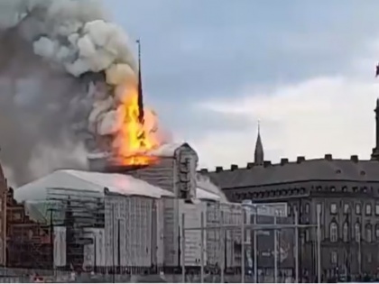 VIDEO: When a massive fire broke out in the 17th century old Copenhagen Stock Exchange, everything was destroyed | VIDEO: 17वीं शताब्दी पुराने कोपेनहेगन स्टॉक एक्सचेंज में लगी भीषण आग, ऐतिहासिक इमारत की प्रतिष्ठित शिखर हो गई खाक