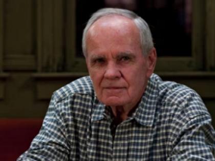 Pulitzer Prize awarded novelist Cormac McCarthy died at age of 89 | पुलित्जर पुरस्कार से सम्मानित उपन्यासकार कॉर्मैक मैकार्थी का 89 साल की उम्र में निधन, जानें इनके बारे में