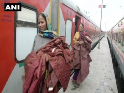 Corona virus New Delhi Blankets&curtains from trains are being removed by the Indian Railways for sanitization | Coronavirus Updates: ट्रेन से हटाए जाएंगे कंबल, चादर, पर्दे, तौलिए और तकिए के खोल, तरल साबुन और नैपकिन रॉल दिया जाएगा