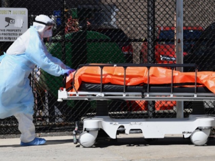 America New York more than 700 dead bodies of corona patient kept in trucks waiting for burial | कोरोना की मार, अमेरिका के न्यूयॉर्क में ट्रकों में एक साल से स्टोर हैं 700 से ज्यादा शव, दफनाने का इंतजार