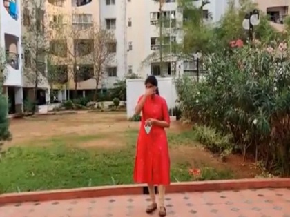 Bengaluru residents applaud doctor who returned home after Covid-19 duty , video viral | कोरोना के मरीज का इलाज कर लौटी इस डॉक्टर का सोसायटी ने ऐसे किया स्वागत, जमकर वायरल हो रहा है वीडियो