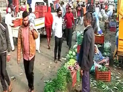 coronavirus Nashik people have to pay now rs 5 for going to Market | कोरोना के बढ़ते मामलों के बीच सख्ती, इस शहर में बाजार जाने के लिए अब देने होंगे पैसे coronavirus Nashik people have to pay now rs 5 for going to Market | कोरोना के बढ़ते मामलों के बीच सख्ती, इस शहर में बाजार जाने के लिए अब देने होंगे पैसे