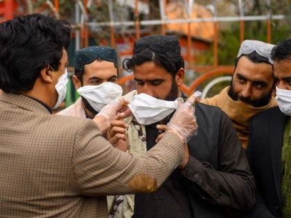 Coronavirus cases rise to 3277 with 50 deaths in pakistan live updates | पाकिस्तान में कोरोना वायरस से 50 लोगों की मौत, कोविड-19 केसों की संख्या 3200 पार, 50 हजार केसों का अनुमान