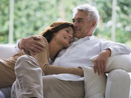 Research reveals: sexually active at 60 age People more happier and healthier | इस उम्र में लोगों को सेक्स में आता है ज्यादा मजा, रिसर्च में हुआ चौंकाने वाला खुलासा
