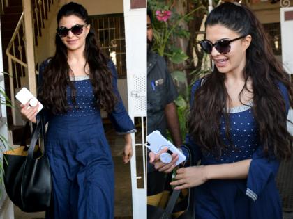 ब्लू कलर की कुर्ती पहने स्टनिंग लुक में स्पॉट हुईं जैकलीन, देखें इंडियन लुक में उनकी ये खास तस्वीरें