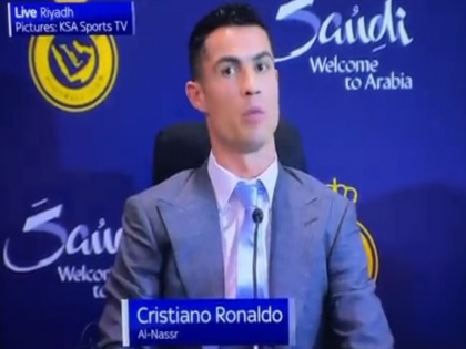 Cristiano Ronaldo calls Saudi Arabia as South Africa during press conference video goes viral | अल नस्र को जॉइन करने के बाद क्रिस्टियानो रोनाल्डो ने प्रेस कॉन्फ्रेंस में सऊदी अरब को कहा साउथ अफ्रीका, वीडियो वायरल