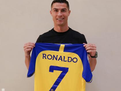 99 lashes for soccer superstar Cristiano Ronaldo if he sets foot in Iran | फुटबॉल सुपरस्टार क्रिस्टियानो रोनाल्डो को ईरान में कदम रखने पर मिलेगी सजा, मारे जाएंगे 99 कोड़े