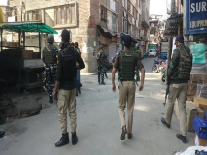 Terrorists shot two CRPF jawans and two migrant workers, targeted four migrant citizens in 24 hours | J&K: आतंकियों ने CRPF के दो जवानों और दो प्रवासी श्रमिकों को गोली मारी, 24 घंटों में चार प्रवासी नागरिकों को निशाना बनाया