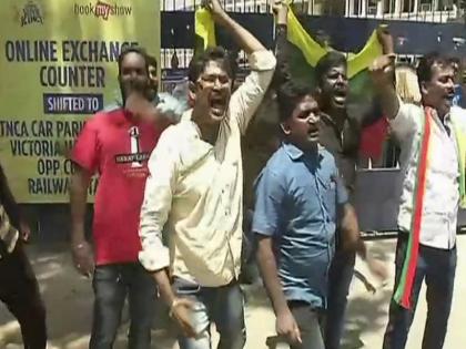 ipl 2018 csk vs kkr chennai police detained protesters at ma chidambaram stadium kaveri dispute | CSK Vs KKR: कावेरी विवाद से चेन्नई में IPL मैच पर संकट! होटल से स्टेडियम तक सख्त सुरक्षा इंतजाम