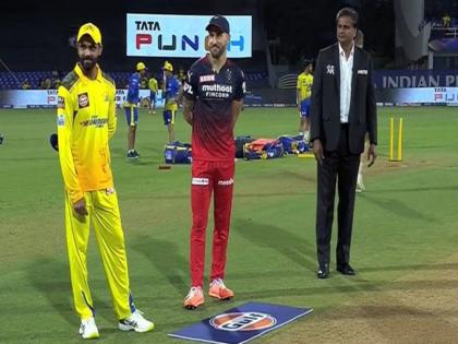 IPL 2022 Royal Challengers Bangalore opt to bowl against CSK | CSKvsRCB: रॉयल चैलेंजर्स बैंगलुरु ने जीता टॉस, गेंदबाजी का किया फैसला, सीएसके को पहली जीत की दरकार