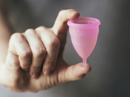 What is menstrual cup, use of menstrual cup in menstruation, menstrual cup pros and cons, how to insert menstrual cup, menstrual cup use in hindi | क्या है मेंस्ट्रुअल कप, कैसे है ये सेनेटरी पैड से सस्ता, जानिए इसके फायदे, नुकसान और प्रयोग का तरीका