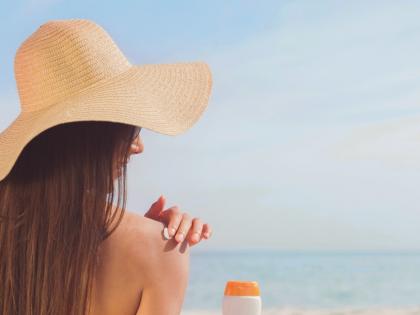 use sunscreen lotion in winters to protect skin from cancer and ageing | सर्दियों में सनस्क्रीन यूज ना करने वाले सावधान, आपकी स्किन को हो रहा है ये नुकसान use sunscreen lotion in winters to protect skin from cancer and ageing | सर्दियों में सनस्क्रीन यूज ना करने वाले सावधान, आपकी स्किन को हो रहा है ये नुकसान