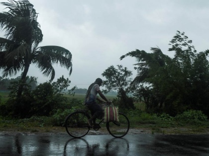 Cyclone Amphan Cyclone Amfan devastation in Bangladesh, 10 people dead | Cyclone Amphan: चक्रवात तूफान ‘अम्फान’ से बांग्लादेश में तबाही, 10 लोगों की मौत