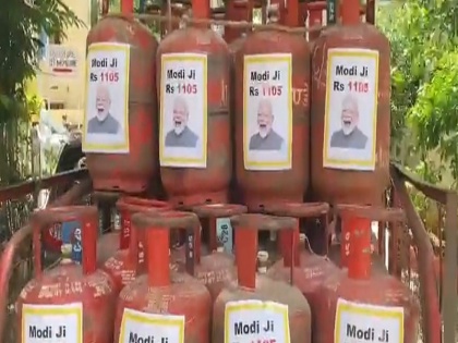 Telangana TRS takes jibe after Nirmala Sitharaman demand for PM Narendra Modi photo on ration shops | 'आपको मोदी जी की तस्वीर चाहिए थी, ये है...', तेलंगाना में फोटो विवाद पर निर्मला सीतारमण को केसीआर की पार्टी ने ऐसे दिया जवाब