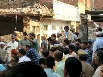 12 Dead, Several Feared Trapped After Cylinder Blast Leads to Building Collapse in UP's Mau | उत्तर प्रदेश: मऊ में नाश्ता बनाते समय मकान में विस्फोट, 12 लोगों की मौत