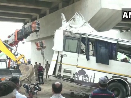 Agra DM NG Ravi Kumar on 29 persons dead after a bus carrying around 40 passengers fell into 'jharna nalla' on Yamuna Expressway: | आगरा बस हादसा : मृतकों के परिवार को पांच लाख, गंभीर रूप से घायल को ढाई लाख रुपये की आर्थिक सहायता