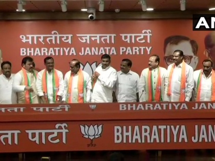 TDP leaders E Peddi Reddy, Bode Janardhan and Suresh Reddy & Congress leaders Shashidhar Reddy and Sheik Rahmatullah join BJP. | आंध्र प्रदेश के पूर्व मंत्री ई पेड्डी रेड्डी सहित तेदेपा, कांग्रेस के कई नेता भाजपा में शामिल