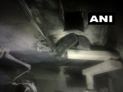 Delhi: Fire broke out in the ceiling of operation theatre on the 3rd floor at Employees' State Insurance Model Hospital in Basai Darapur, | दिल्ली: अस्पताल में ऑपरेशन थिएटर की छत पर लगी आग, 6 मरीजों को सुरक्षित बचाया
