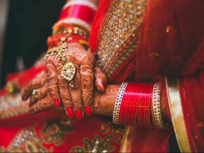 why womens and girls wear bangles in hand know the scientific and religious meaning for this | शादी के बाद हाथों में चूड़ियां क्यों पहनती हैं महिलाएं? जानिए इसका धार्मिक और वैज्ञानिक कारण