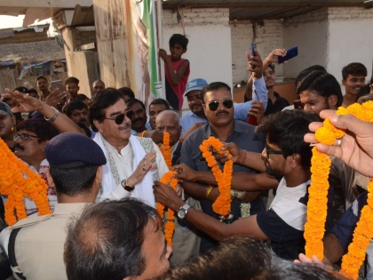 lok sabha election 2019 Shatrughan Sinha Reaction On Amit Shahs Proposed Road Show In patna. | "बिहारी बाबू को उनकी औकात" पर भाजपा पर बरसे अभिनेता से नेता बने शत्रुघ्न सिन्हा