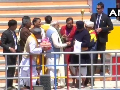 lok sabha election 2019 PM Modi offers prayers at Badrinath Temple. | लोकसभा चुनावः केदारनाथ के बाद बद्रीनाथ मंदिर में भगवान बदरी विशाल के दर्शन किए प्रधानमंत्री नरेंद्र मोदी