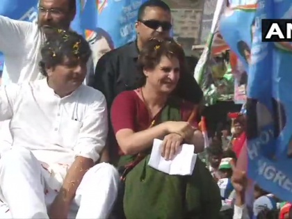Priyanka Gandhi Vadra holds a roadshow in Kushinagar; Congress candidate from the constituency, RPN Singh is also present. | केन्द्र सरकार पर हमला, ''भाजपा का एकमात्र मकसद सत्ता हथियाना हैः प्रियंका गांधी