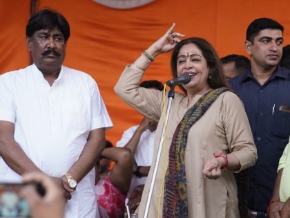 BJP candidate Kirron Kher says she is banking on the "Modi wave" and her work as an MP from Chandigarh to sail through the contest to win the seat for the second consecutive term. | चंडीगढ़ : भाजपा प्रत्याशी किरण खेर ने कहा, मोदी लहर और बतौर सांसद किए गए विकास कार्यों पर भरोसा