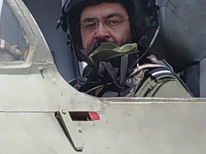 Air Chief Marshal Birender Singh Dhanoa flew three solo sorties of MiG-21 T-96 fighter aircraft in Sulur, Tamil Nadu. | एयर चीफ मार्शल बी एस धनोआ ने मिग-21 टाइप-96 लड़ाकू विमान में अकेले उड़ान भरी