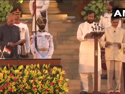 narendra modi cabinet 2019 Ramvilas Paswan take oath as Union Ministers | रामविलास पासवान के नाम छह प्रधानमंत्रियों की कैबिनेट में मंत्री के तौर पर काम करने की अनूठी उपलब्धि