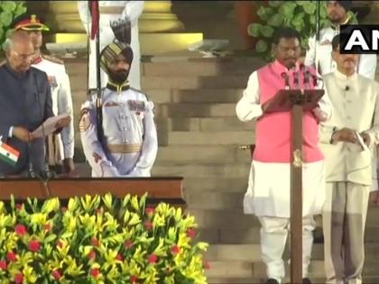 narendra modi cabinet 2019 Arjun Munda take oath as Union Ministers. | आदिवासी नेता अर्जुन मुंडा, खाली वक्त पेंटिंग करने में बिताते हैं, जिन्हें पसंद है गोल्फ खेलना और बांसुरी बजाना