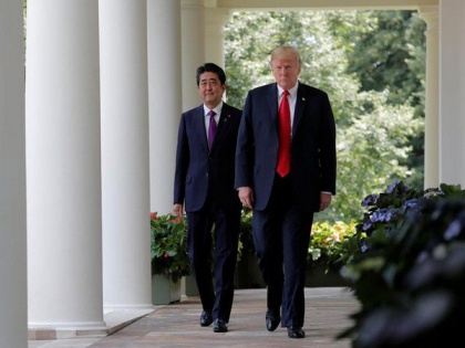 Trump begins his 4-day visit to Japan | उत्तर कोरिया से बढ़ते खतरों पर चर्चा करने  तोक्यो पहुंचे अमेरिकी राष्ट्रपति ट्रंप