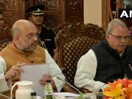 Srinagar: Union Home Minister Amit Shah and Jammu & Kashmir Governor Satya Pal Malik hold review meeting over several development projects in the state. | जम्मू कश्मीर दौरे पर शाह, राज्य में सुरक्षा स्थिति, अमरनाथ यात्रा पर बैठक की