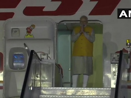 Prime Minister Narendra Modi emplanes for Osaka, Japan where he will attend the G20 summit. | G-20 समिट के लिए ओसाका, जापान रवाना हुए प्रधानमंत्री नरेंद्र मोदी