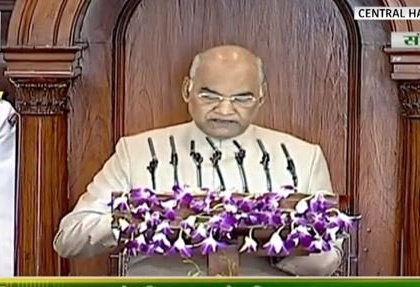 President Ram Nath Kovind begins his address of the joint session of both the Houses at the Parliament. | कोविंद ने कहा, भारत को पहला राफेल लड़ाकू विमान और ‘अपाचे’ हेलीकॉप्टर निकट भविष्य में मिलेंगे