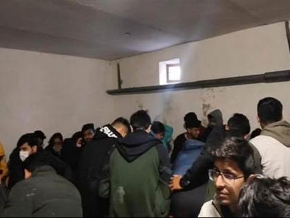 Indian students take refuge in basement in Ukraine after Russian attack appeals to be evacuated | Russia-Ukraine War: तहखाने में छिपे 400 से अधिक भारतीय छात्र, लगाई गुहार- भारत सरकार हमारी आखिरी उम्मीद