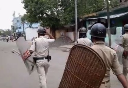 West Bengal: In a clash between two groups of miscreants, crude bomb hurled, gun shots fired in Bhatpara | भाटपाड़ा में दो समूहों के बीच संघर्ष, एक की गोली मारकर हत्या, तीन अन्य गंभीर रूप से घायल