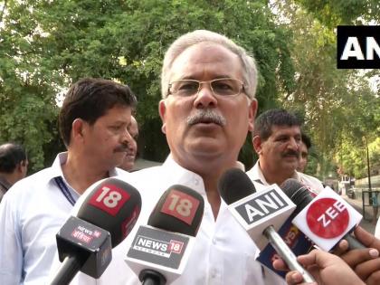 Chhattisgarh CM Bhupesh Baghel after meeting Rahul Gandhi at his residence in Delhi: Everyone wants that Rahul Gandhi should continue as Congress party President. | सीएम बघेल ने कहा, कांग्रेस से जुड़ा हर व्यक्ति चाहता है कि राहुल गांधी अध्यक्ष पद पर बने रहें Chhattisgarh CM Bhupesh Baghel after meeting Rahul Gandhi at his residence in Delhi: Everyone wants that Rahul Gandhi should continue as Congress party President. | सीएम बघेल ने कहा, कांग्रेस से जुड़ा हर व्यक्ति चाहता है कि राहुल गांधी अध्यक्ष पद पर बने रहें
