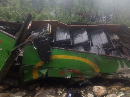 Himachal Pradesh: 25 dead after a private bus fell into a deep gorge near Banjar area of Kullu district, earlier today. | हिमाचल प्रदेश के कुल्लू में बस के एक नाले में गिरने से 27 लोगों की मौत, 33 घायल