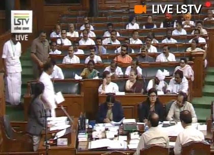 Congress President and MP from Wayanad, Rahul Gandhi in Lok Sabha, after taking oath. | कांग्रेस अध्यक्ष राहुल गांधी ने अंग्रेजी में ली लोकसभा की सदस्यता की शपथ