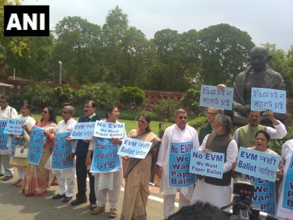 All India Trinamool Congress (TMC) MPs stage protest in front of Mahatma Gandhi statue at the #Parliament with placards that read 'No EVM, We want paper ballot'. | तृणमूल कांग्रेस के सांसदों ने धरना दिया, कहा-‘‘ईवीएम को ना, कागजी मतपत्र को हां’’