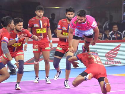 Pro Kabaddi League 2019: Dabang Delhi beat Jaipur Pink Panthers by 46-44 | Pro Kabaddi 2019: दबंग दिल्ली ने नाटकीय अंदाज में दर्ज की जीत, जयपुर पिंक पैंथर्स को 46-44 से हराया