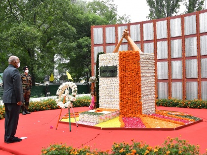 Kargil Vijay Diwas pay tributes soldiers President ramnath Kovind wreath Dagger War Memorial Baramulla | विजय दिवस की 22वीं वर्षगांठः करगिल नहीं पहुंच पाए राष्ट्रपति, डैगर युद्ध स्मारक पर पुष्पांजलि अर्पित की