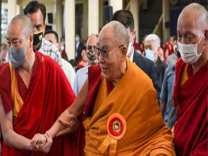 Dalai Lama advocated peaceful resolution tensions between India and China along LAC | 'युद्ध का जमाना गया, भारत-चीन बातचीत से सुलझाएं विवाद', लद्दाख यात्रा पर बोले दलाई लामा