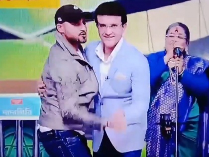 Harbhajan Singh makes Sourav Ganguly dance to Bollywood song Senorita | हरभजन सिंह ने सौरव गांगुली से कराया 'सेनोरिटा' गाने पर डांस, सोशल मीडिया पर वायरल हुआ वीडियो