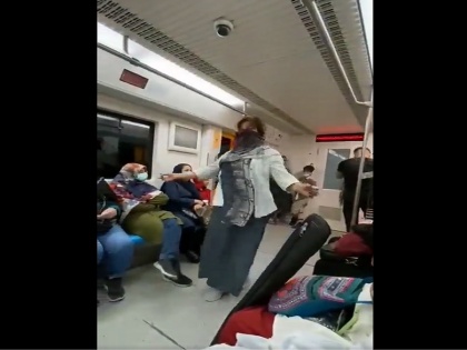 In Iran's capital Tehran, a woman wearing a hijab did a wonderful dance in the metro, see the video that went viral | ईरान में महिला ने मेट्रो में किया गजब का डांस, देखिए वायरल हुआ वीडियो