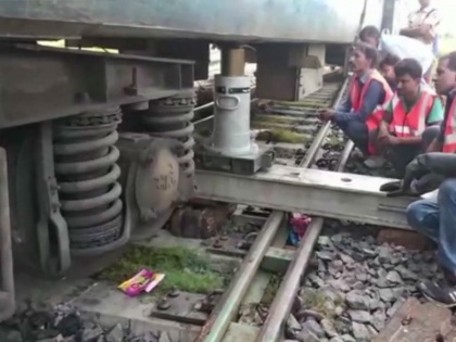 Bihar: 3 coaches of Darbhanga-Kolkata Express derailed near a railway crossing in Darbhanga | बिहारः दरभंगा-कोलकाता एक्सप्रेस के 3 डिब्बे पटरी से उतरे