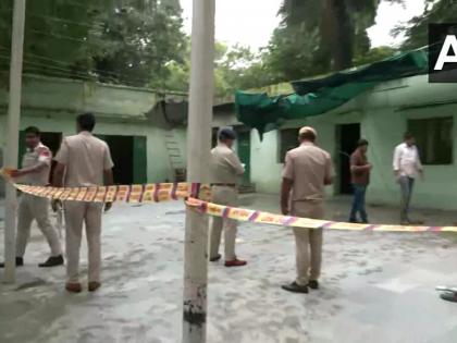 Delhi Humayun's Tomb dome collapses in Nizamuddin area, around 9 people feared trapped | निजामुद्दीन इलाके में हुमायूं के मकबरे का एक गुंबद गिरा, 8-9 लोगों के फंसे होने की आशंका Delhi Humayun's Tomb dome collapses in Nizamuddin area, around 9 people feared trapped | निजामुद्दीन इलाके में हुमायूं के मकबरे का एक गुंबद गिरा, 8-9 लोगों के फंसे होने की आशंका