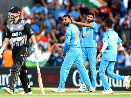 Ind vs NZ: DRS controversy, as third umpire gives Daryl Mitchell LBW inspite of spot on his bat | IND vs NZ: थर्ड अंपायर ने बल्ले पर गेंद लगने के बावजूद दिया किवी बल्लेबाज को एलबीडब्ल्यू, विवादों में 'डीआरएस'